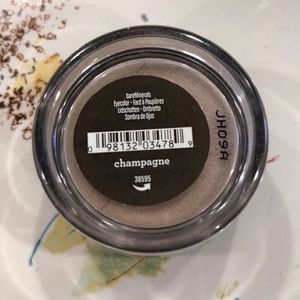 Bare Minerals Eyeshadow in Champagne